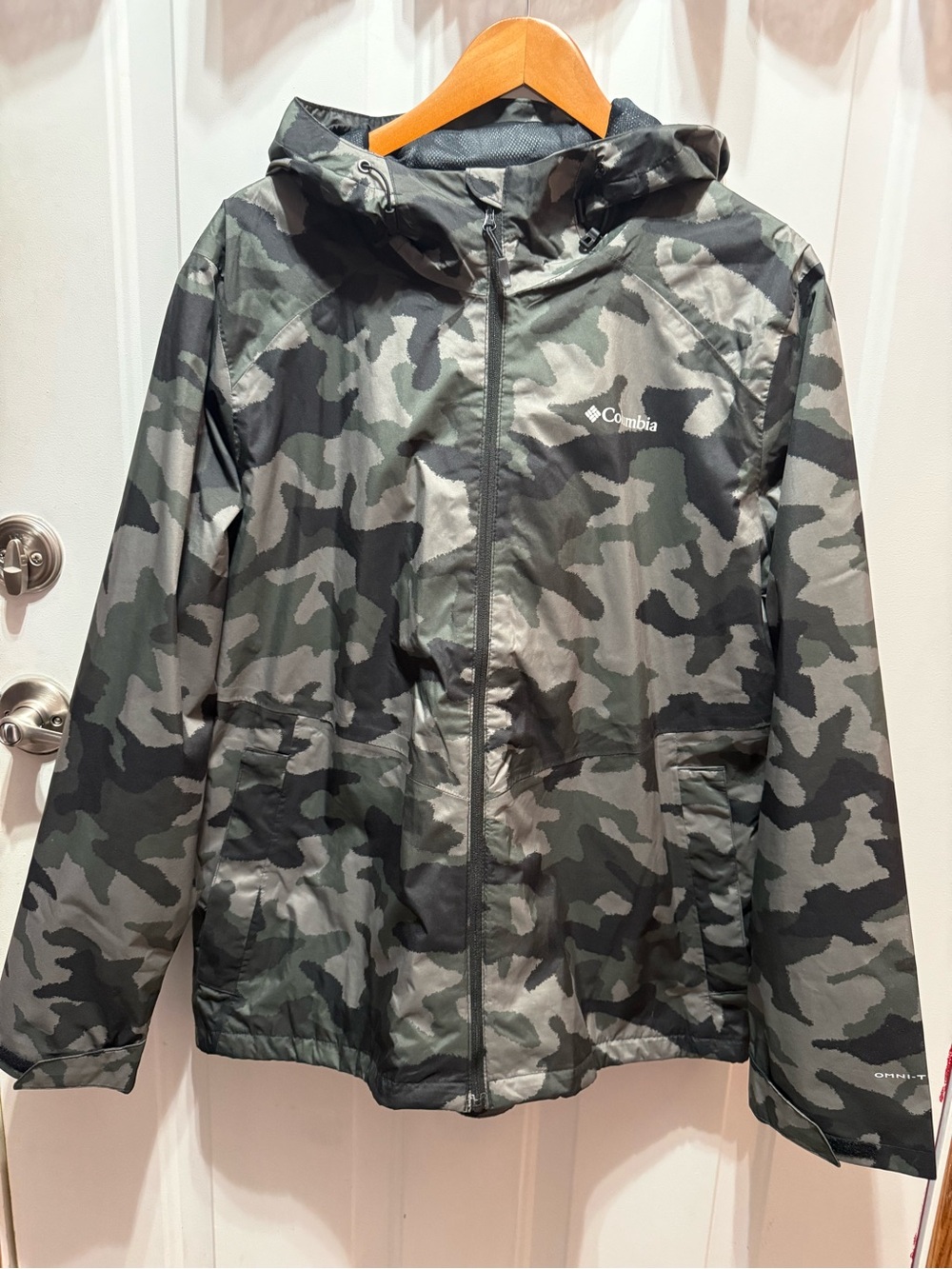 Columbia Women’s Green, Gray and Black Camo Rain Jacket XL